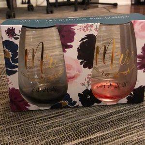 Mrs and Mrs wine glasses